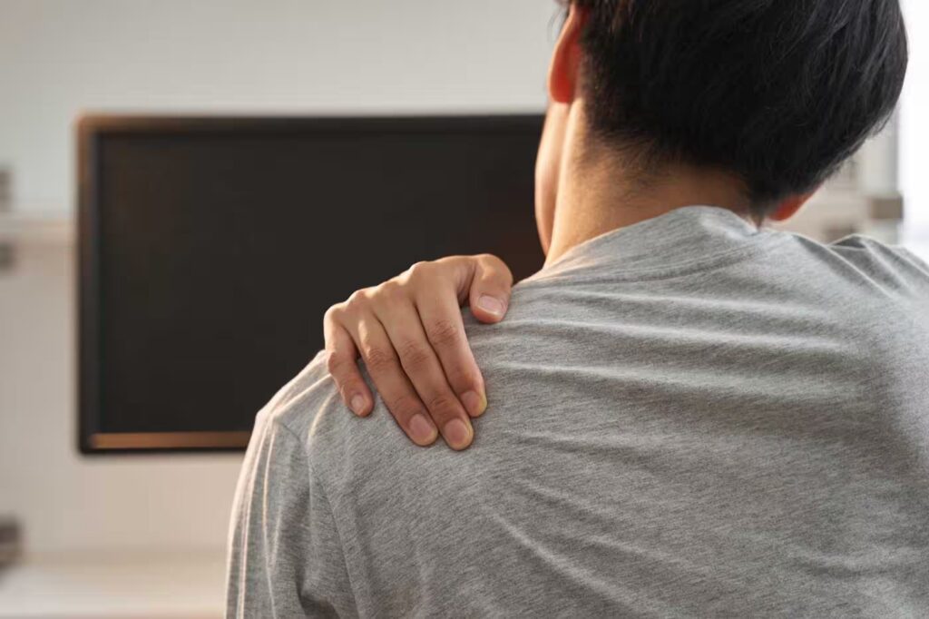 japanese male businessman with shoulder pain from 2026 01 08 22 18 37 utc converted